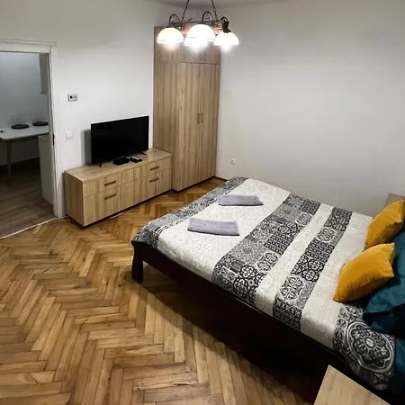 Brand New In Center Апартаменти *