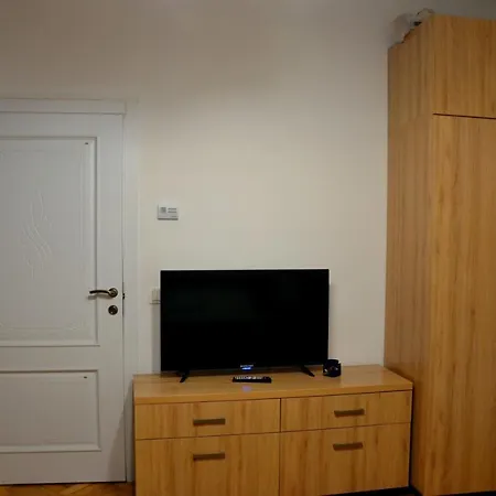 Brand New In Center Apartman