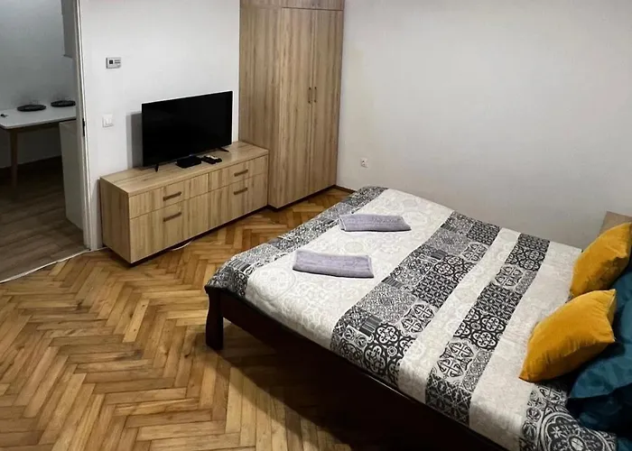 Brand New In Center Apartamento *